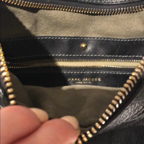 Black Marc Jacobs Bag with gold detail - Picture 5 of 6
